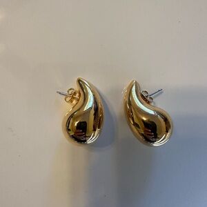 Chic Gold Swirl Earrings